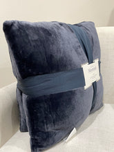 Load image into Gallery viewer, Montauk 2 pack luxury velvet pillow blue 18x18