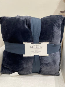 Montauk 2 pack luxury velvet pillow blue 18x18