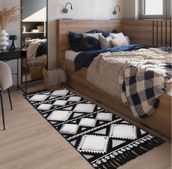 2x6.5 Runner Rugs for Bedroom Bedside, Geometric Washable Hallway Runner Carpet, Farmhouse Tufted Woven Tassel Rug for Kitchen Bathroom Laundry Room Decor, Black/White