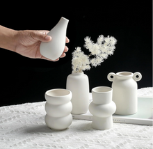 Load image into Gallery viewer, Set of 6 White Ceramic Bud Vases for Flowers, Pampas Grass Small Vases for Farmhouse Boho Decor, Decorative Vases for Centerpiece, Wedding Decoration, Home and Office, Room and Table Decor
